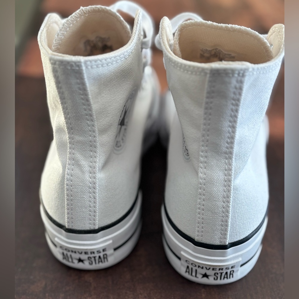 Converse - Chuck Taylor All Star Lift Platform
Canvas - Picture 15 of 17